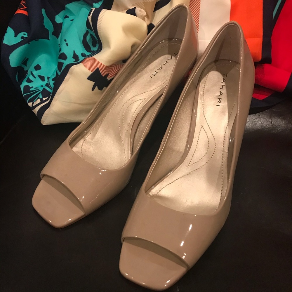 Tahari Patent Leather  Tan Pumps